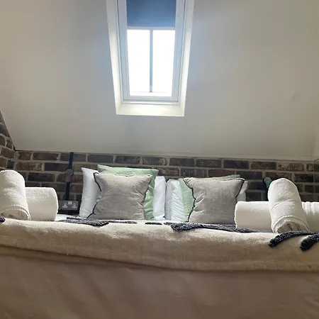 - House - 6 - Garden - Location * York