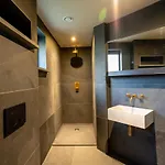 - House - 6 - Garden - Location *