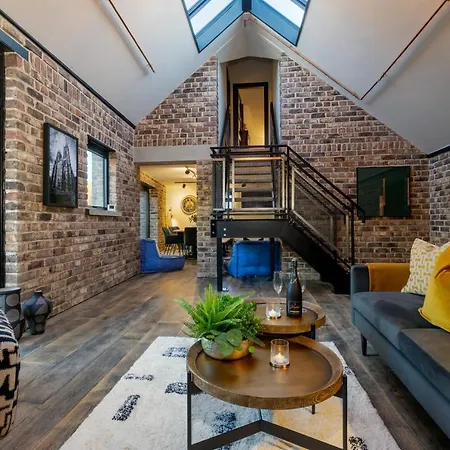 - House - 6 - Garden - Location * York