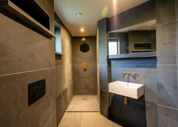 - House - 6 - Garden - Location *