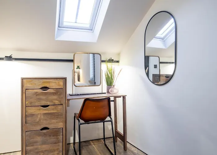 - House - 6 - Garden - Location York